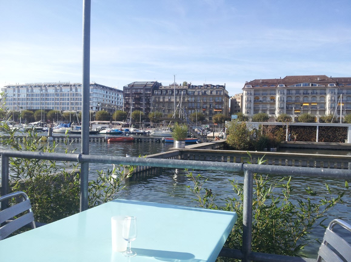 Buvette sur le lac a Geneve Buvette sur le lac a Geneve