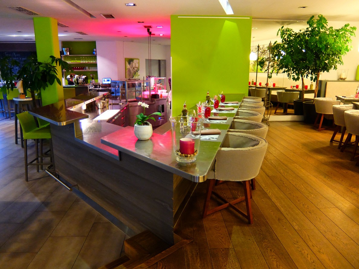 Bar et cuisine ouverte Bar et cuisine ouverte