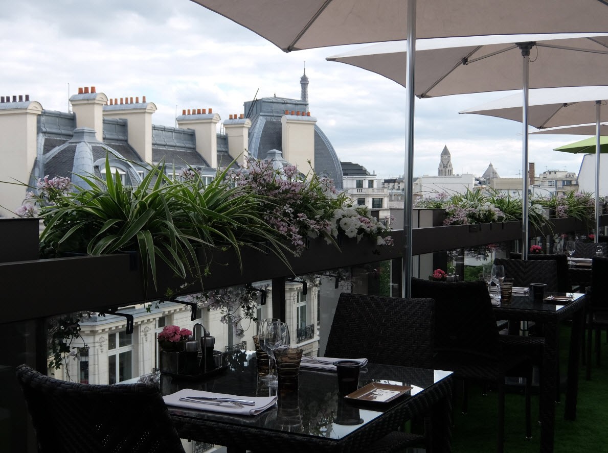 Vue du rooftop de l'hotel Warwick Champs Elysees Vue du rooftop de l'hotel Warwick Champs Elysees