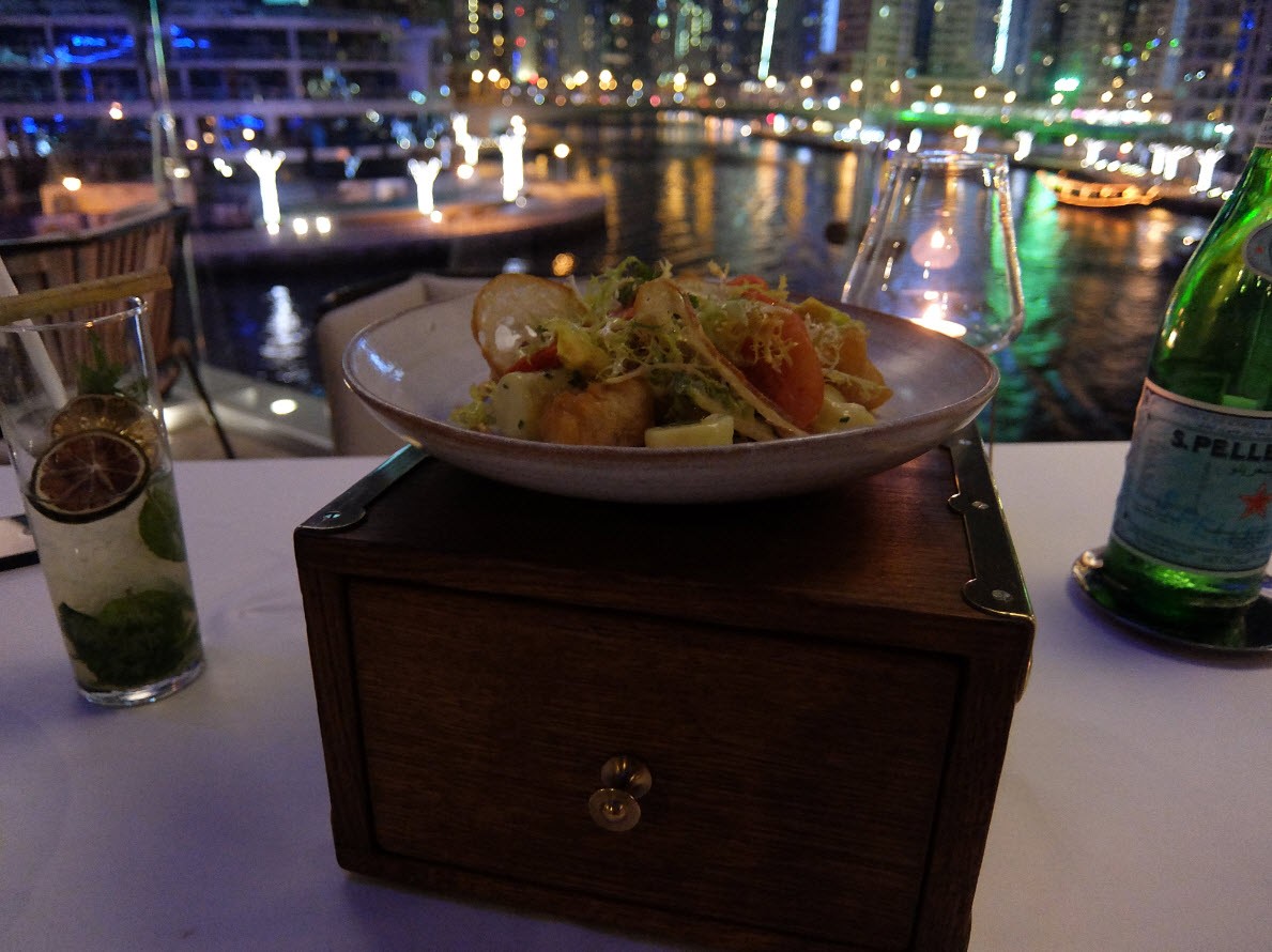 Homard avec vue sur Dubai Marina Homard avec vue sur Dubai Marina