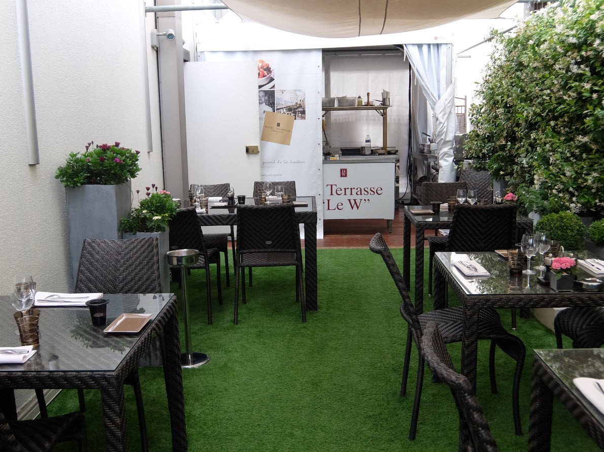 Cuisine sur la terrasse du rooftop Cuisine sur la terrasse du rooftop