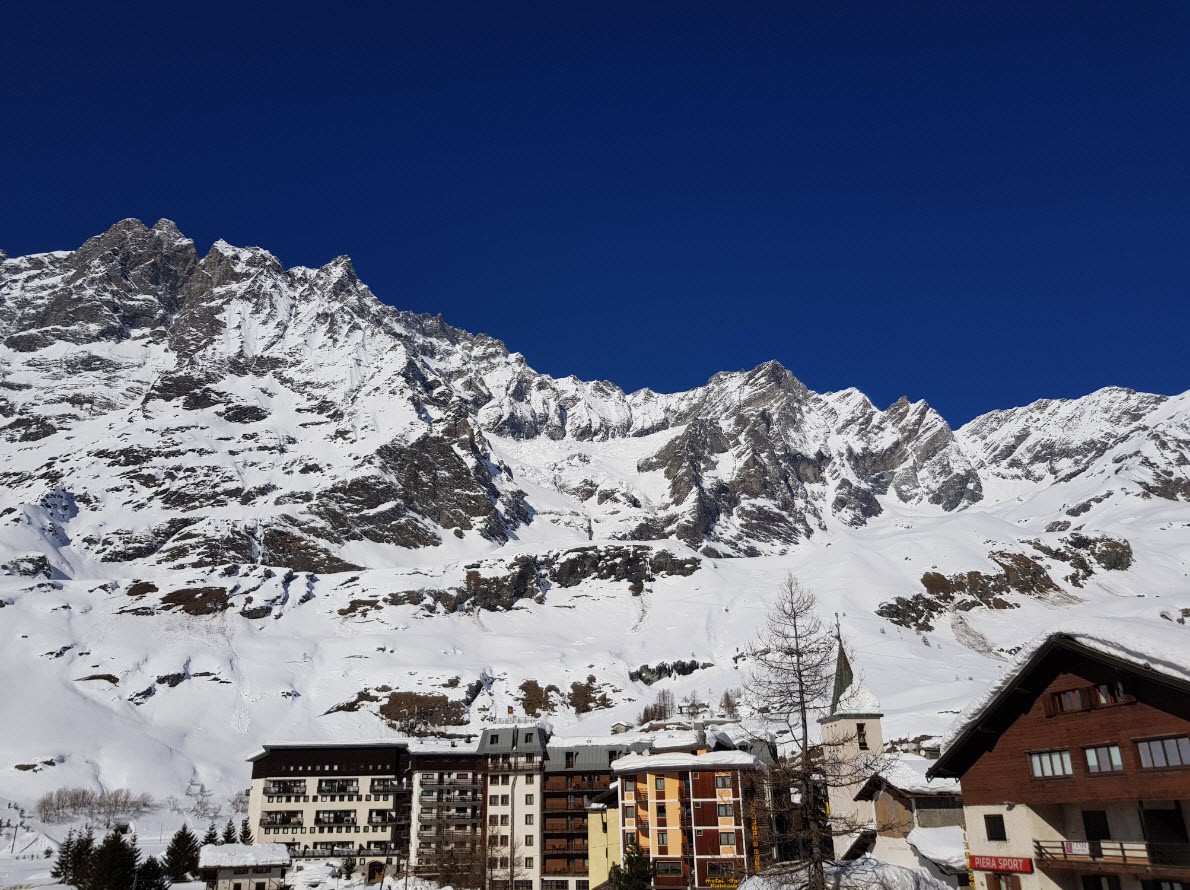 Station de ski de Cervinia, Aoste, au pied du Cervin Station de ski de Cervinia, Aoste, au pied du Cervin