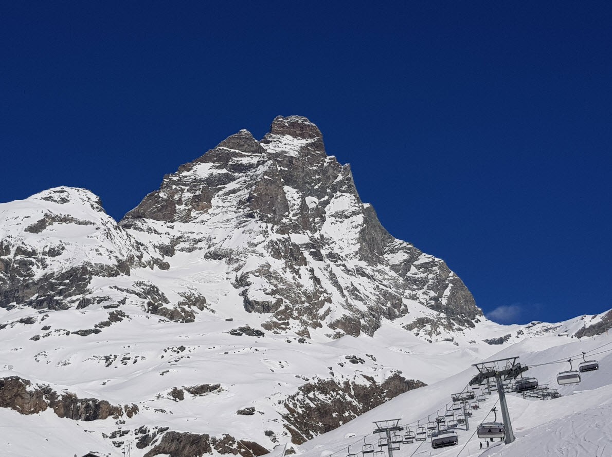 Station de ski de Cervinia, Aoste, au pied du Cervin Station de ski de Cervinia, Aoste, au pied du Cervin