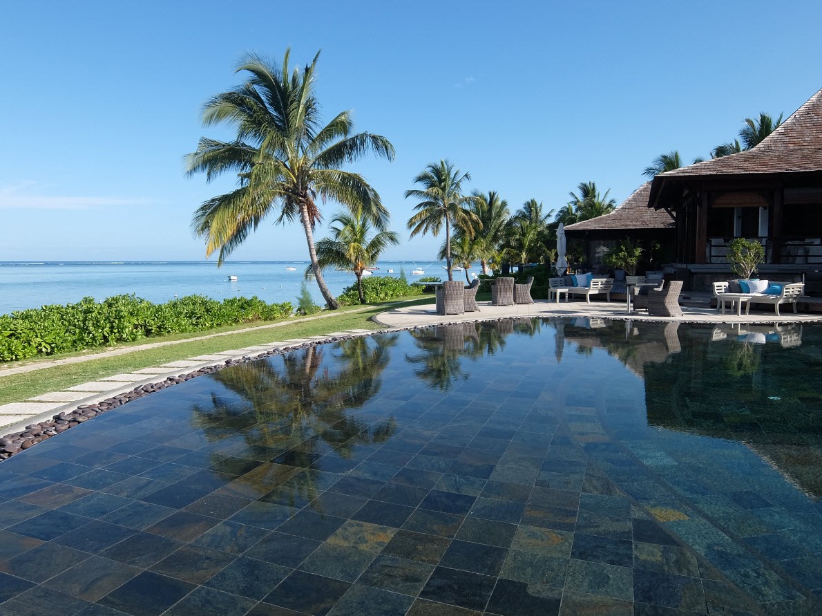 Piscine surplombant la plage Piscine surplombant la plage