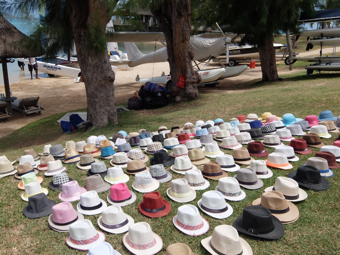 Vente de chapeaux sur la plage Vente de chapeaux sur la plage
