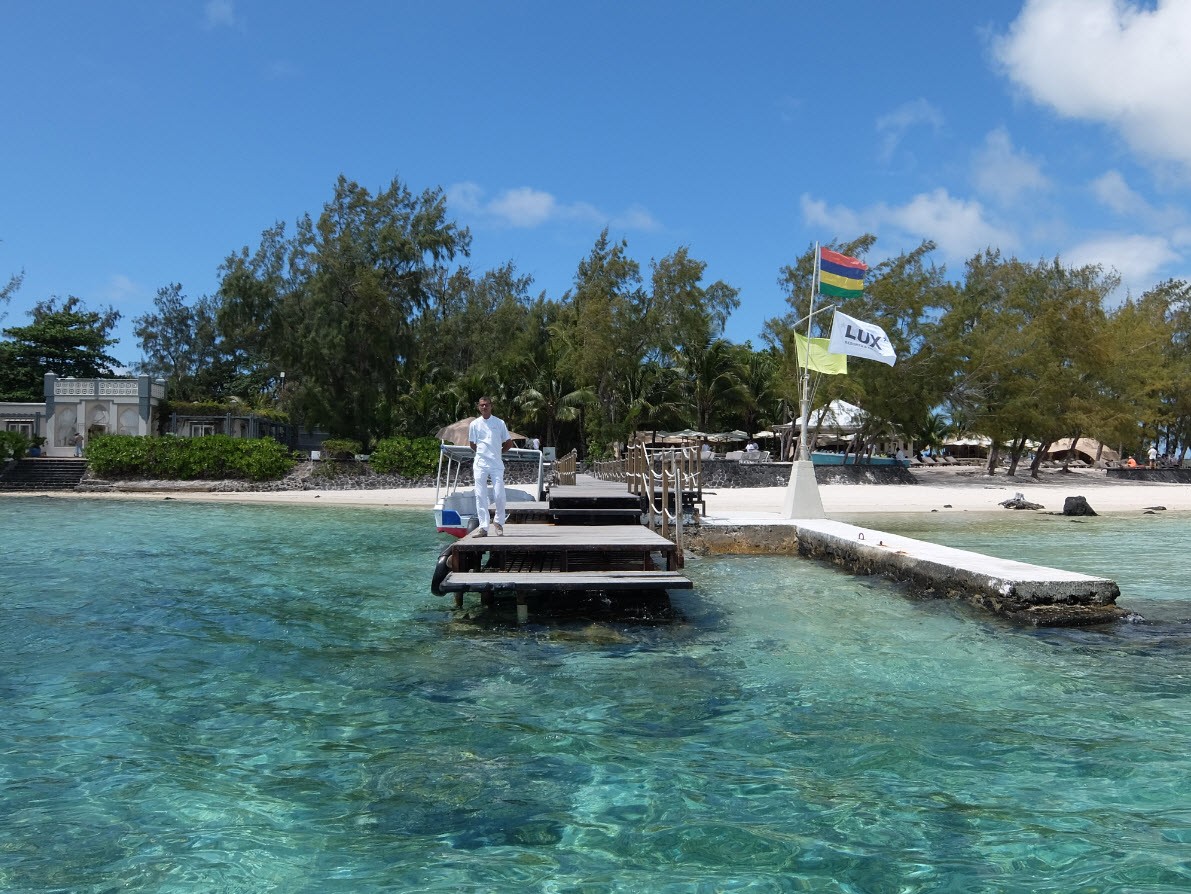 Ponton arrivée sur l'ile des deux cocos Ponton arrivée sur l'ile des deux cocos