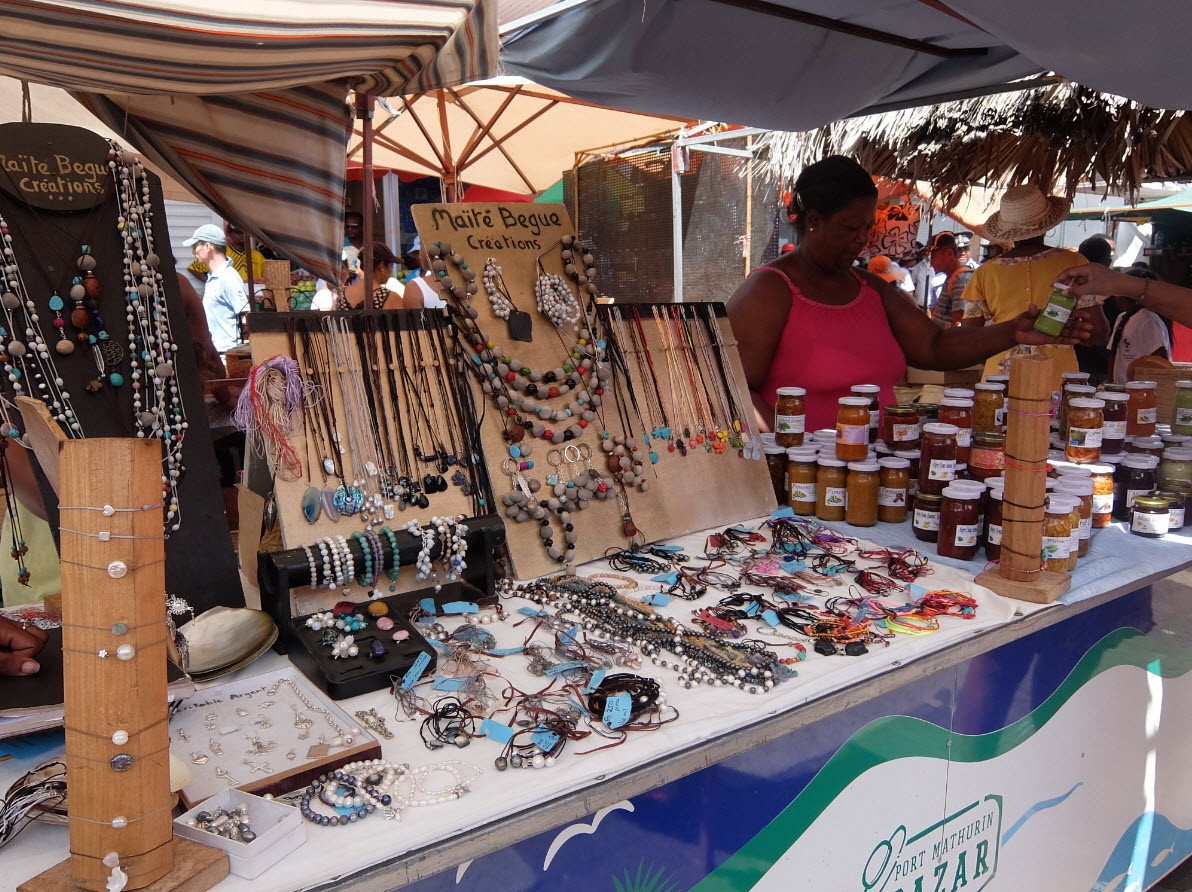 Stand de bijoux artisanaux Stand de bijoux artisanaux