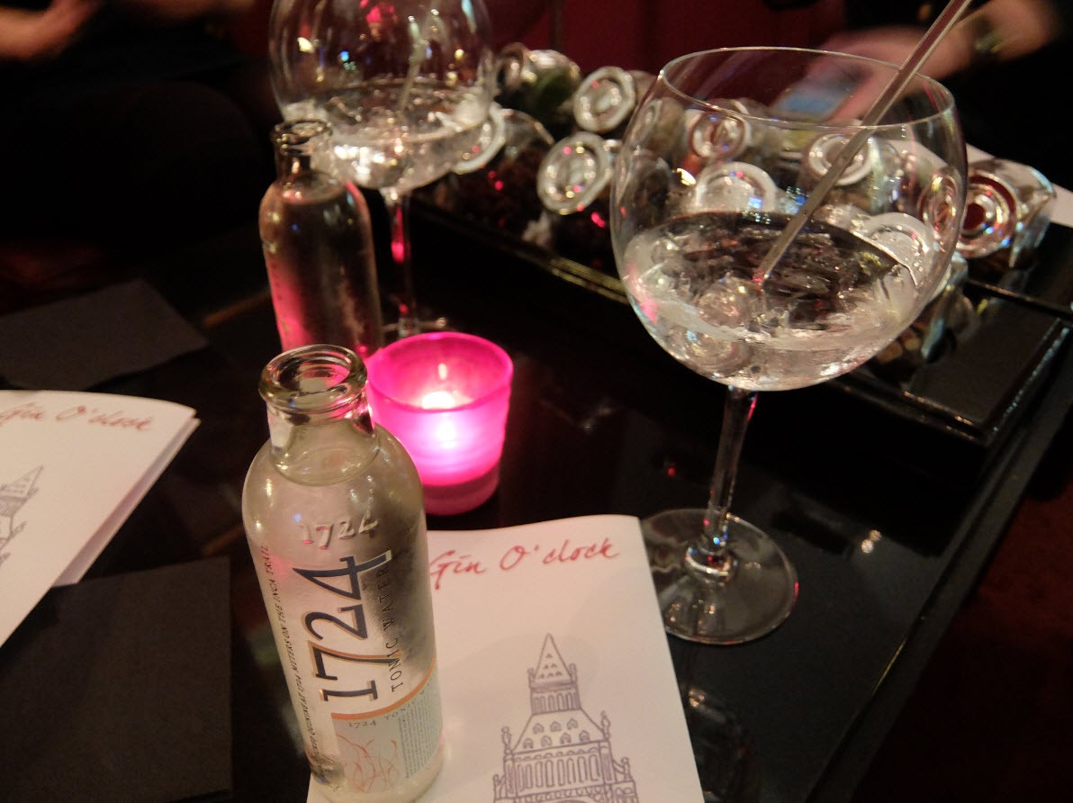 Gin tonic Mirror Bar Swissotel Geneve Gin tonic Mirror Bar Swissotel Geneve