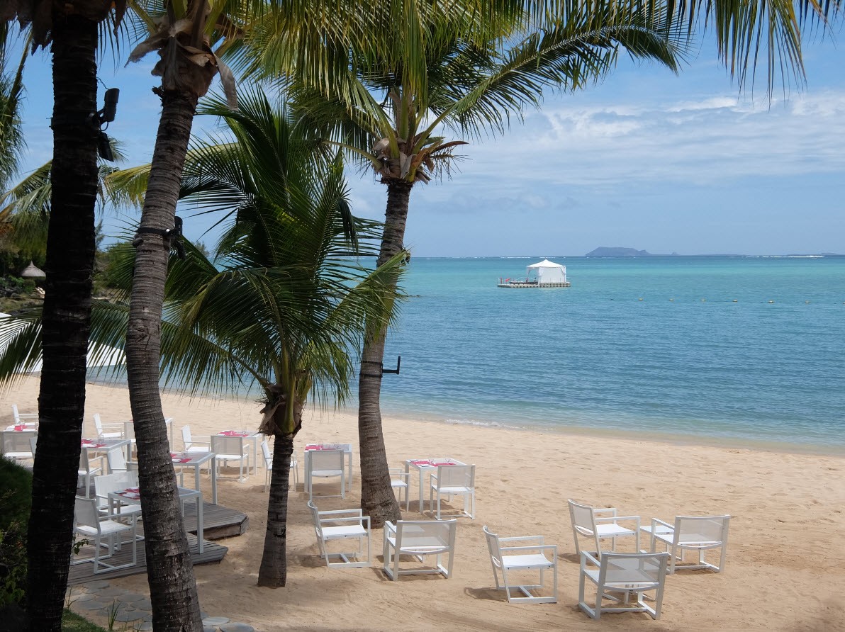 Plage donnant sur le lagon et les iles Plage donnant sur le lagon et les iles
