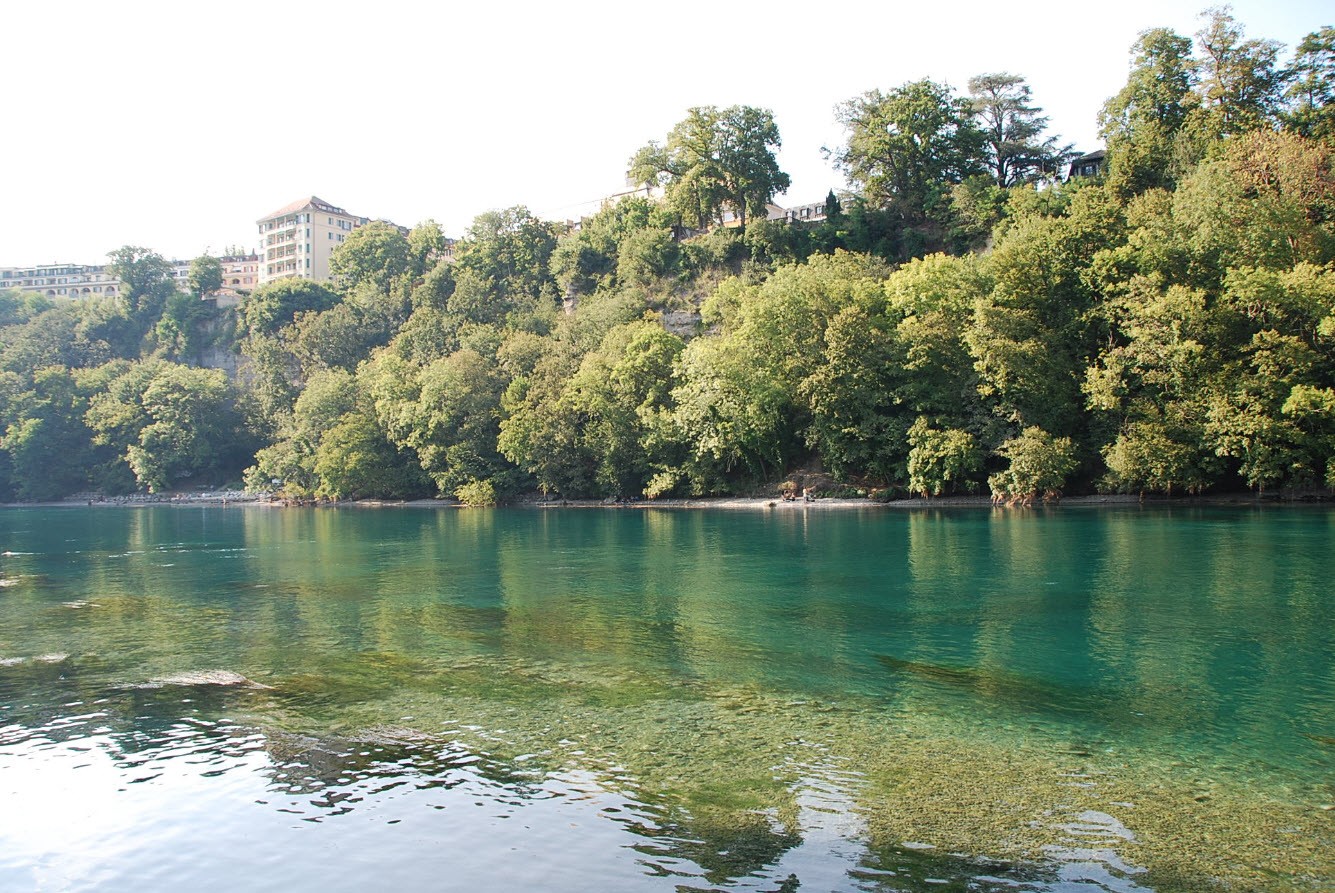 Eau du Rhone calme Eau du Rhone calme