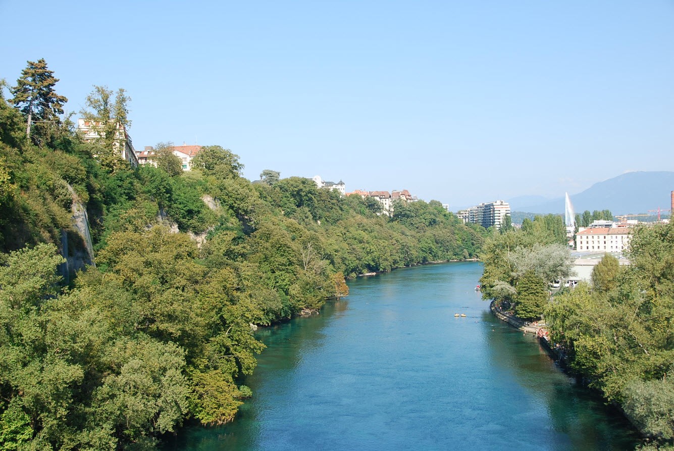 Baignade naturelle dans le Rhone a Geneve Baignade naturelle dans le Rhone a Geneve