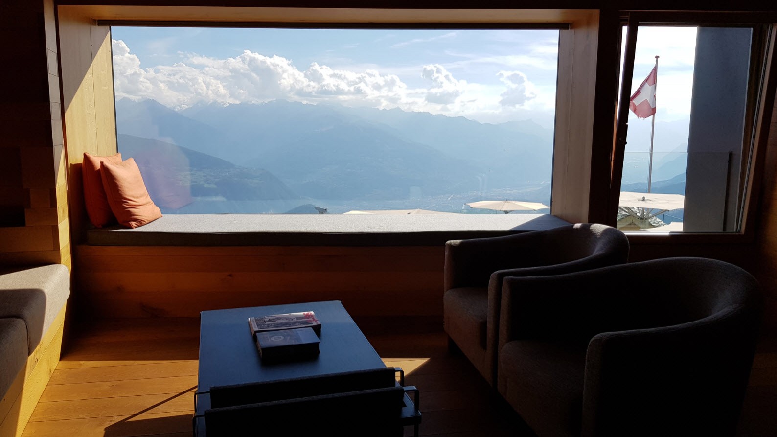 Design et vue panoramique Crans Montana Design et vue panoramique Crans Montana