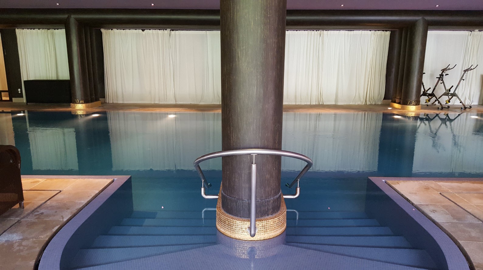 Piscine interieure de l'hotel Piscine interieure de l'hotel