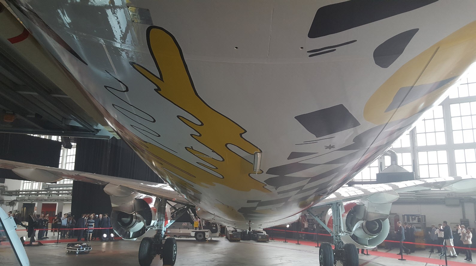 Sous l'avion Sous l'avion
