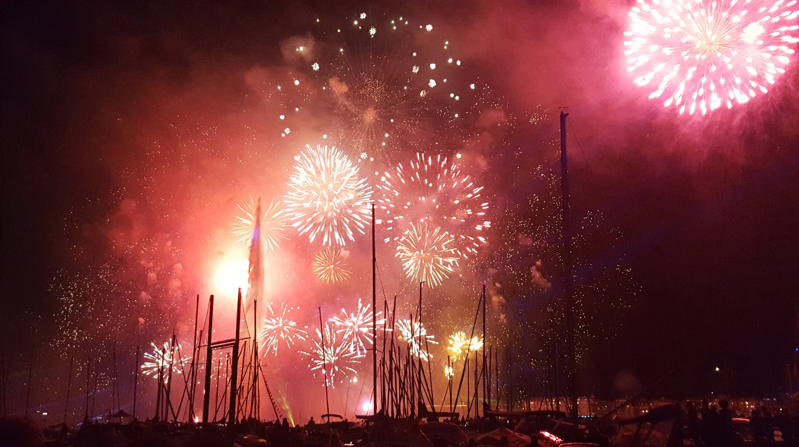 Spectacle pyrotechnique lac leman Genève Spectacle pyrotechnique lac leman Genève