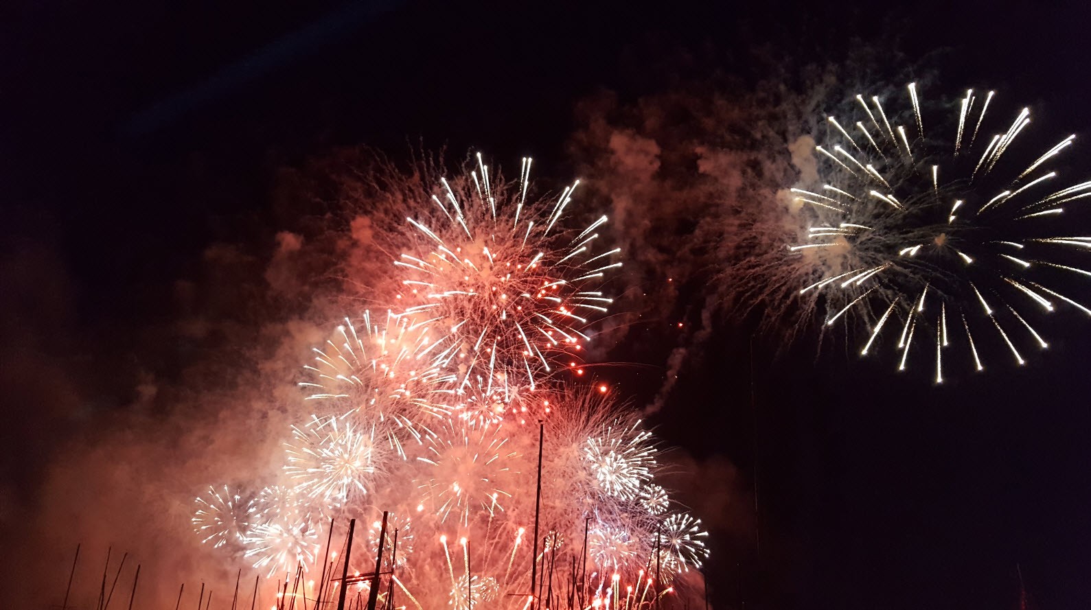 Spectacle pyrotechnique lac leman Genève Spectacle pyrotechnique lac leman Genève