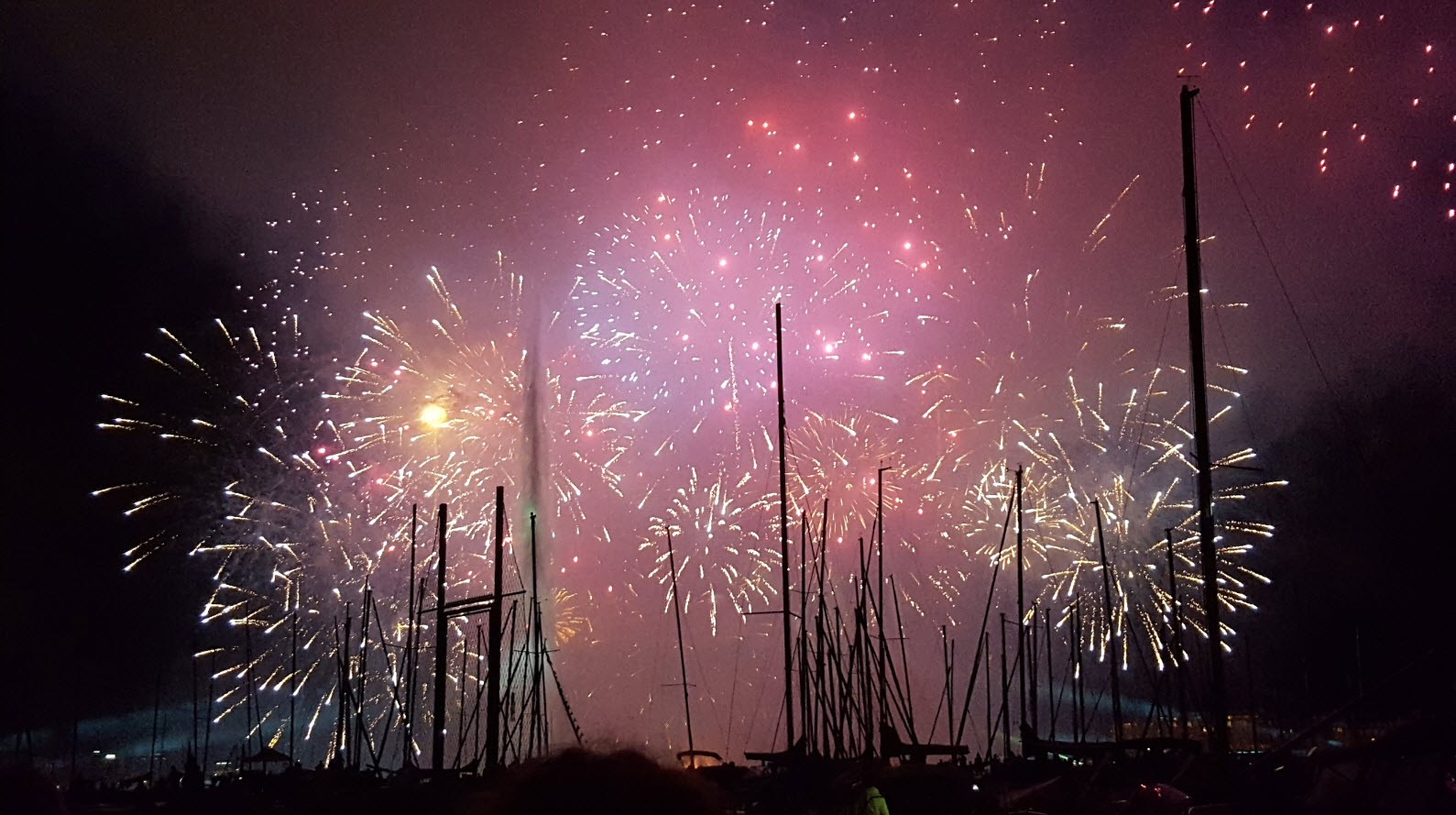 Spectacle pyrotechnique lac leman Genève Spectacle pyrotechnique lac leman Genève