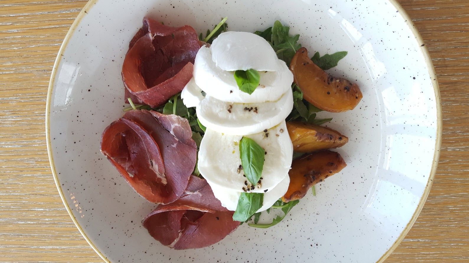 Salade peche mozzarella Salade peche mozzarella