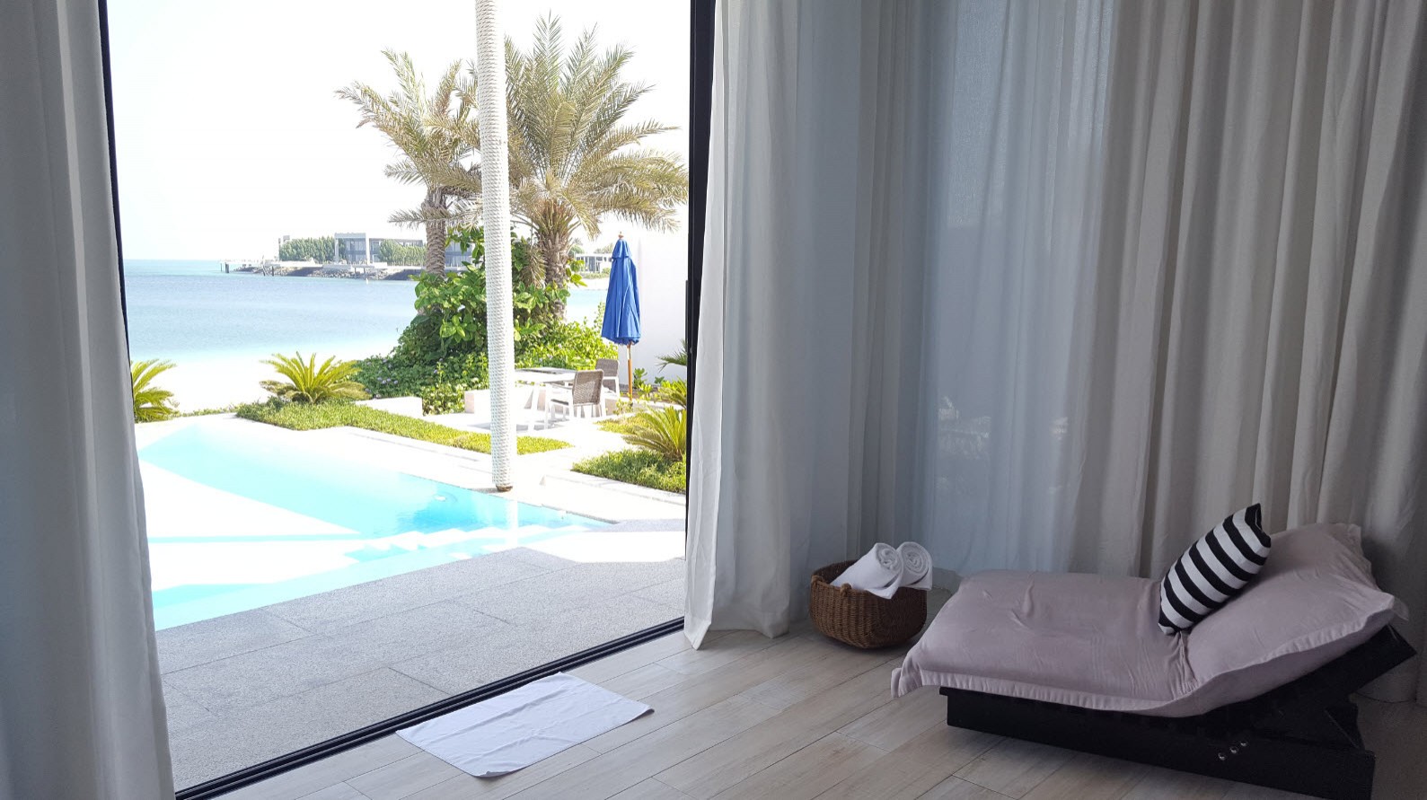 Vue sur la piscine Vue sur la piscine