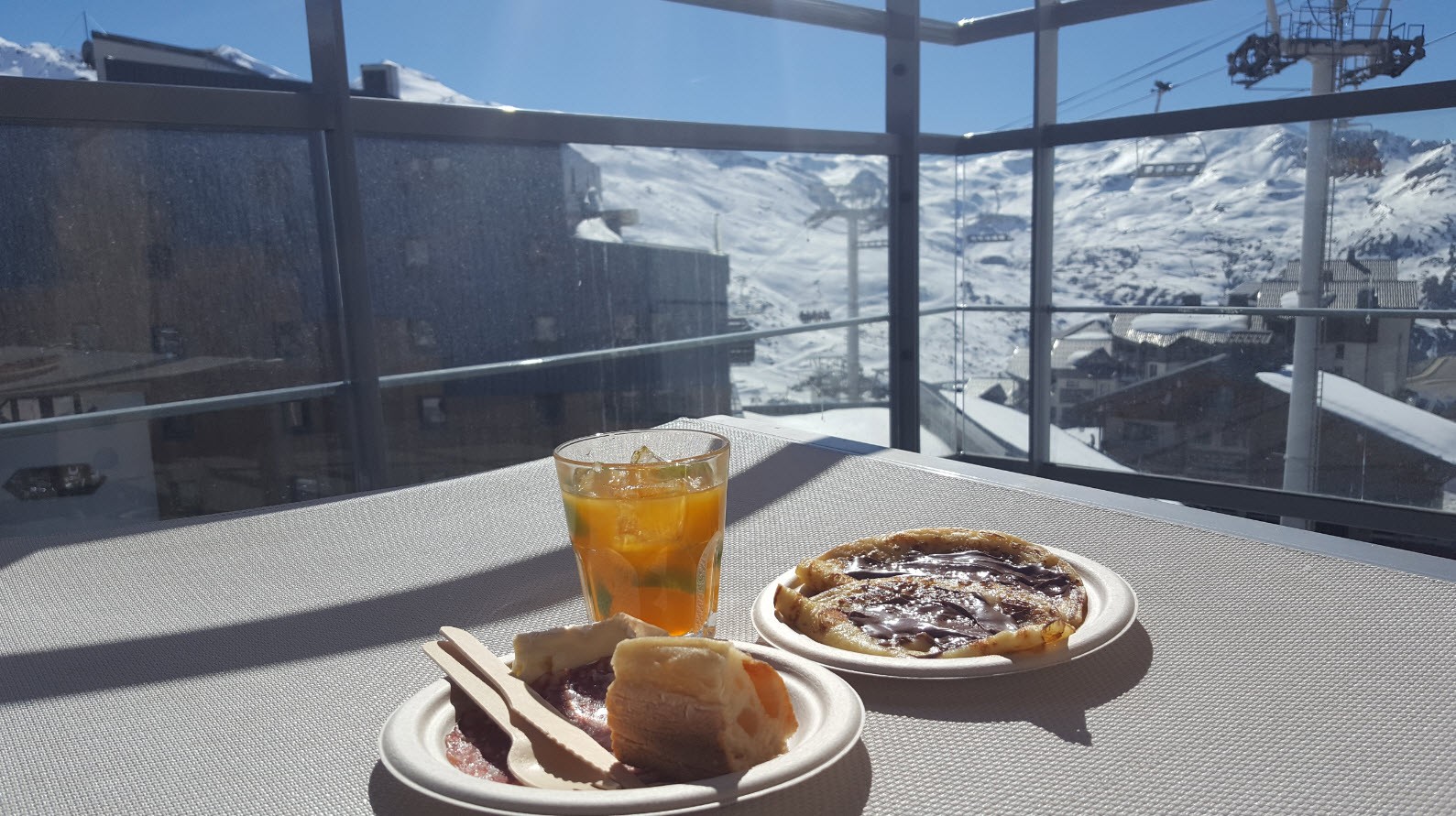 Gouter avec vue sur les pistes et boost drink Gouter avec vue sur les pistes et boost drink