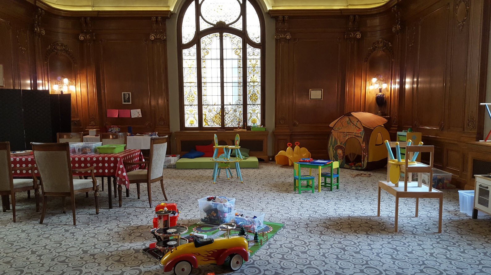 Salle de jeu pour enfant dans la salle rotary Salle de jeu pour enfant dans la salle rotary