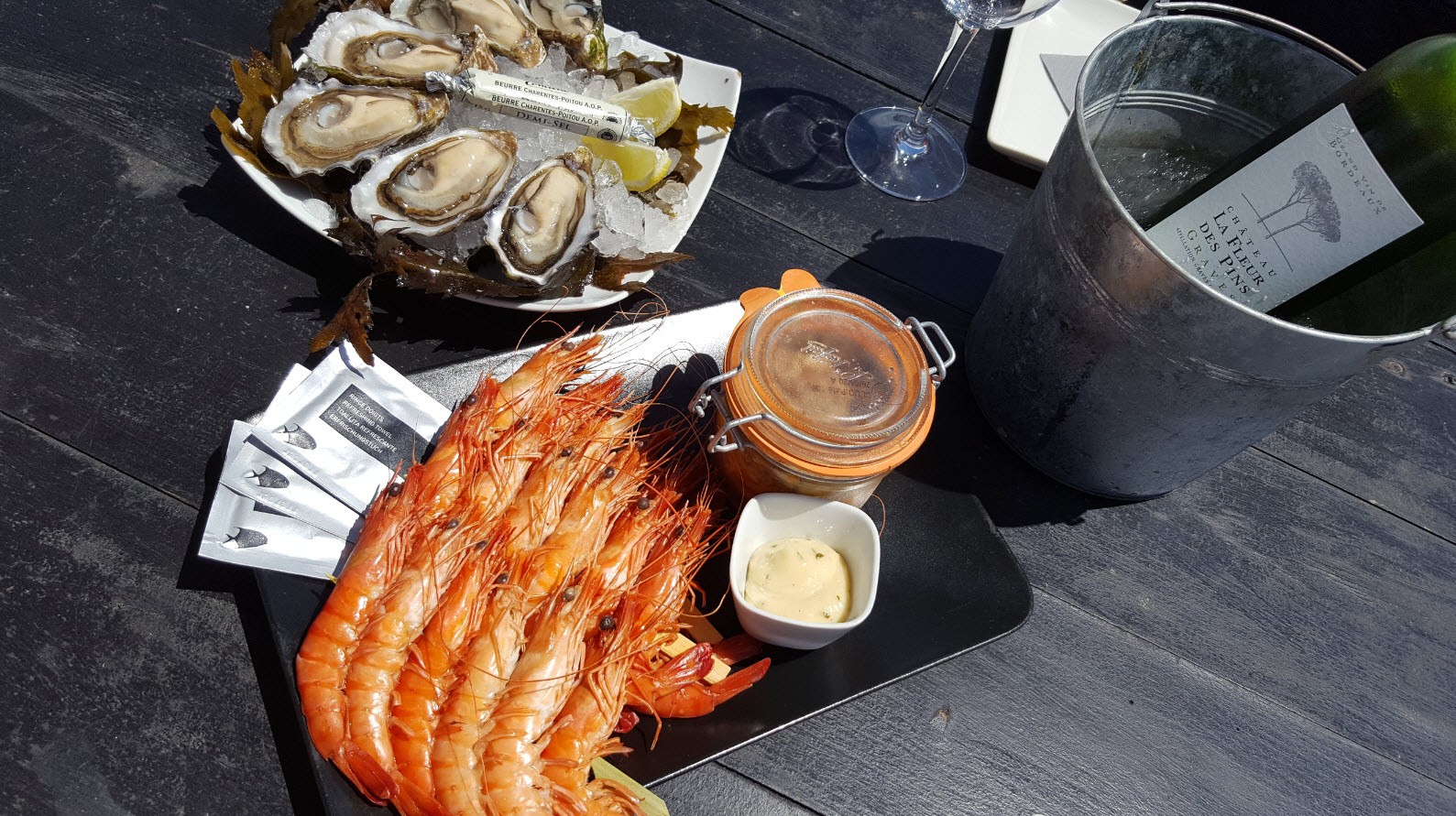 Huitres crevettes et vin blanc Huitres crevettes et vin blanc