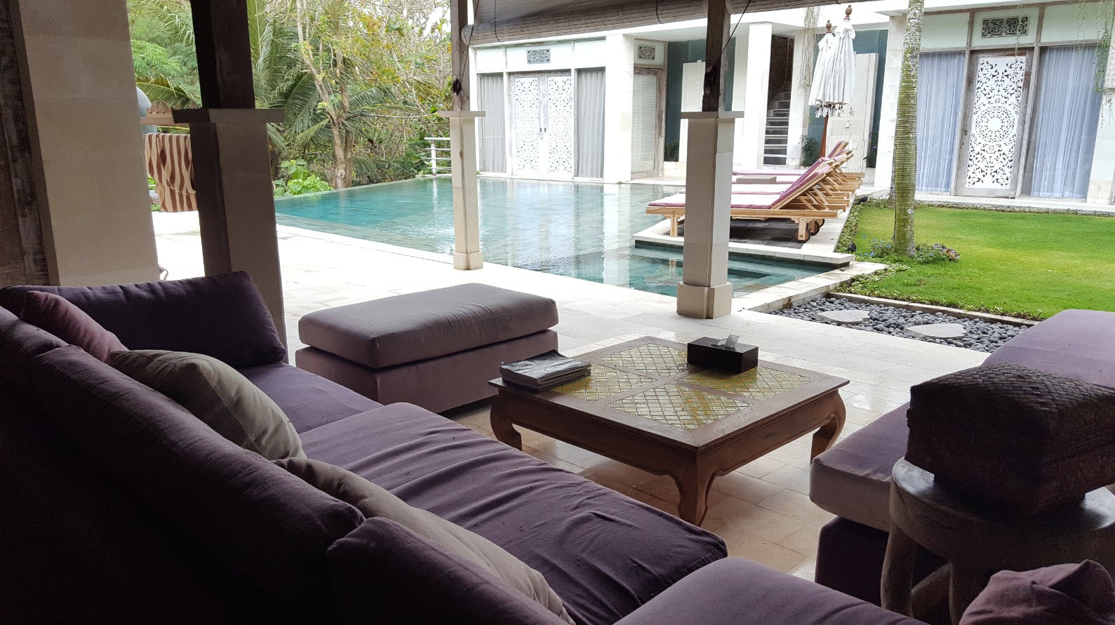 Salon ouvert sur piscine Salon ouvert sur piscine