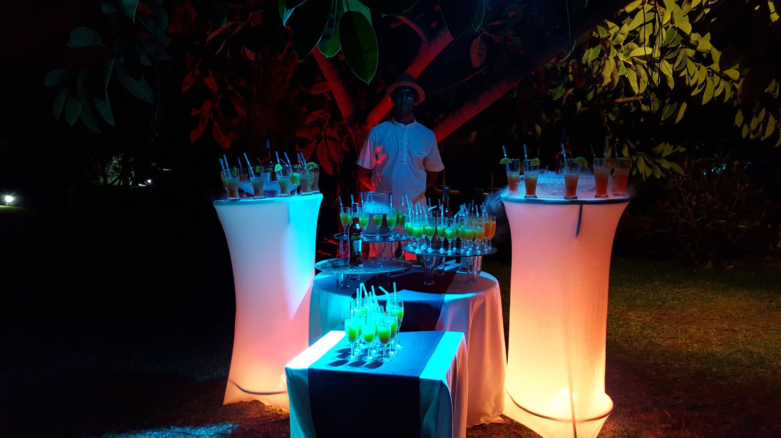 Pop-up bar Aperol dans les jardins Pop-up bar Aperol dans les jardins
