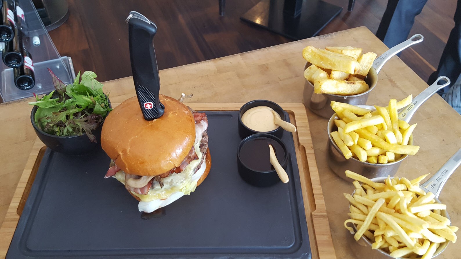 Burger du steakhouse Le Grill au Kempinski Burger du steakhouse Le Grill au Kempinski