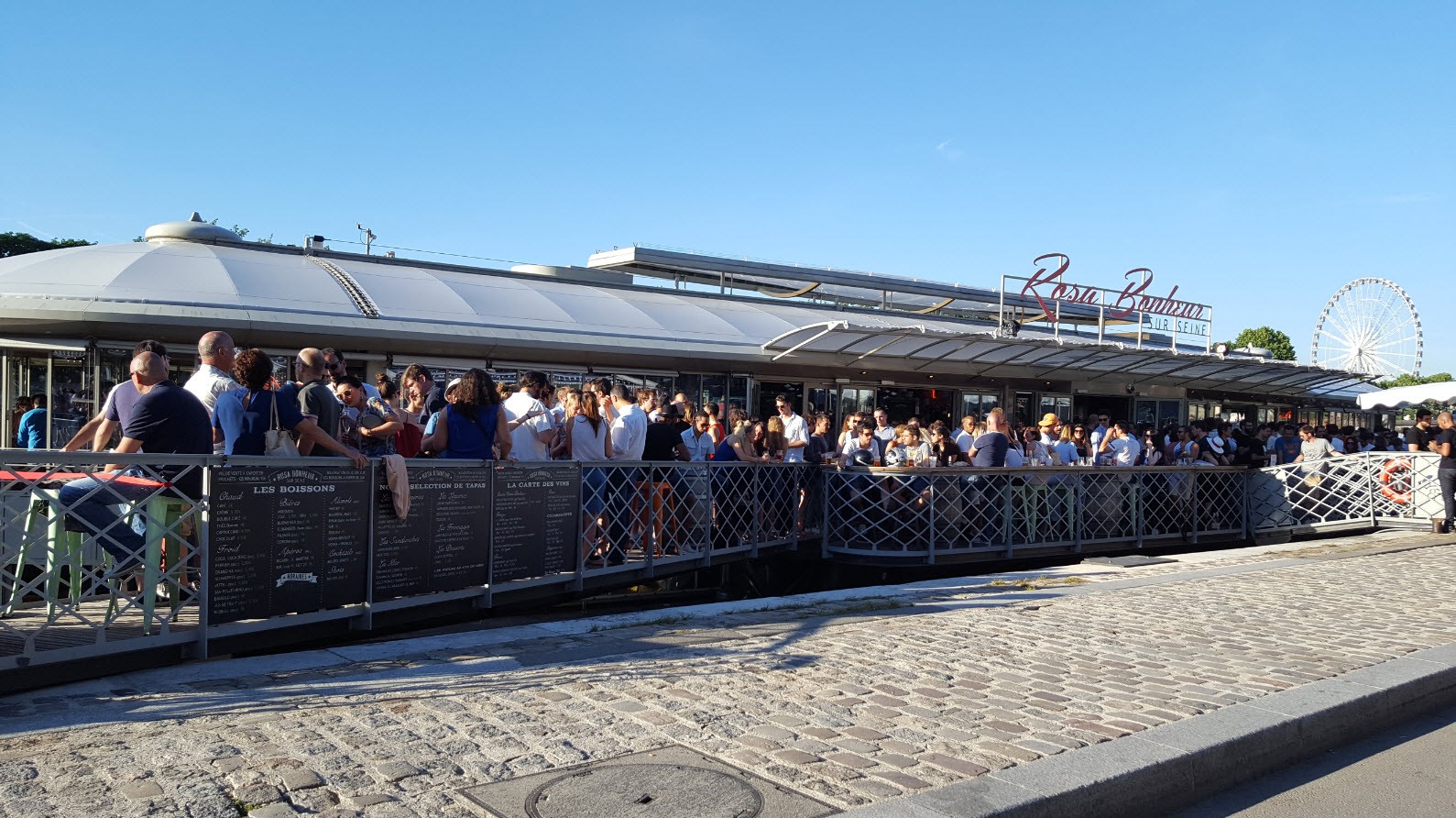 Bar sur les quais de Seine a Paris Bar sur les quais de Seine a Paris