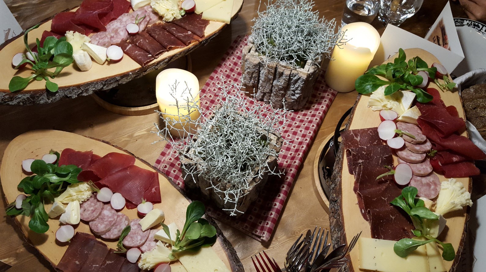 Assiettes fromage et charcuterie Assiettes fromage et charcuterie