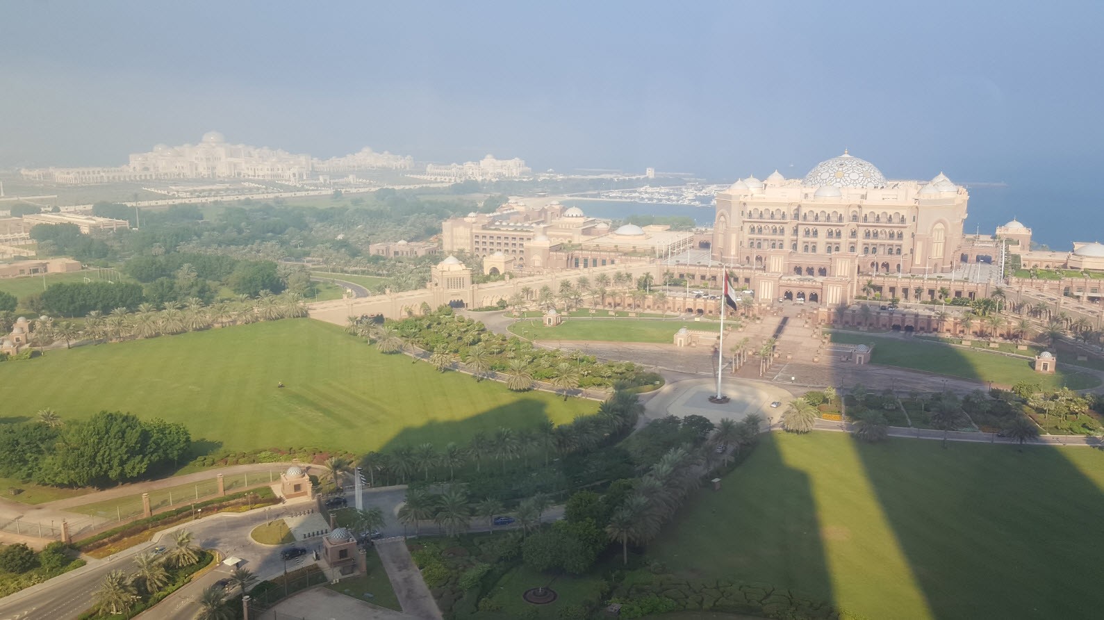 Vue sur Emirates Palace et Presidential Palace Vue sur Emirates Palace et Presidential Palace