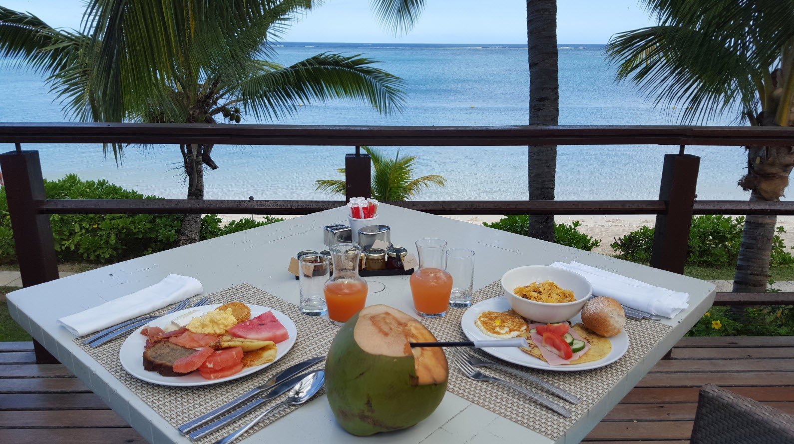 Petit dejeuner face a la mer Petit dejeuner face a la mer