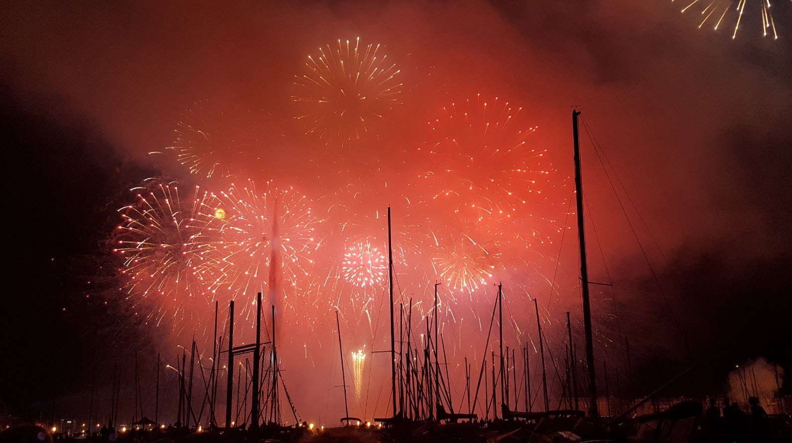 Spectacle pyrotechnique lac leman Genève Spectacle pyrotechnique lac leman Genève