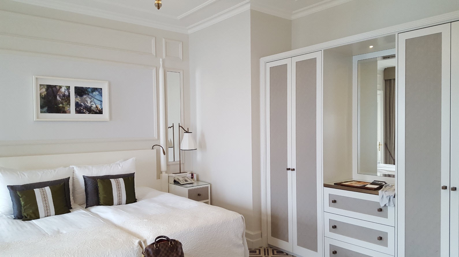Grande chambre a la decoration moderne Grande chambre a la decoration moderne