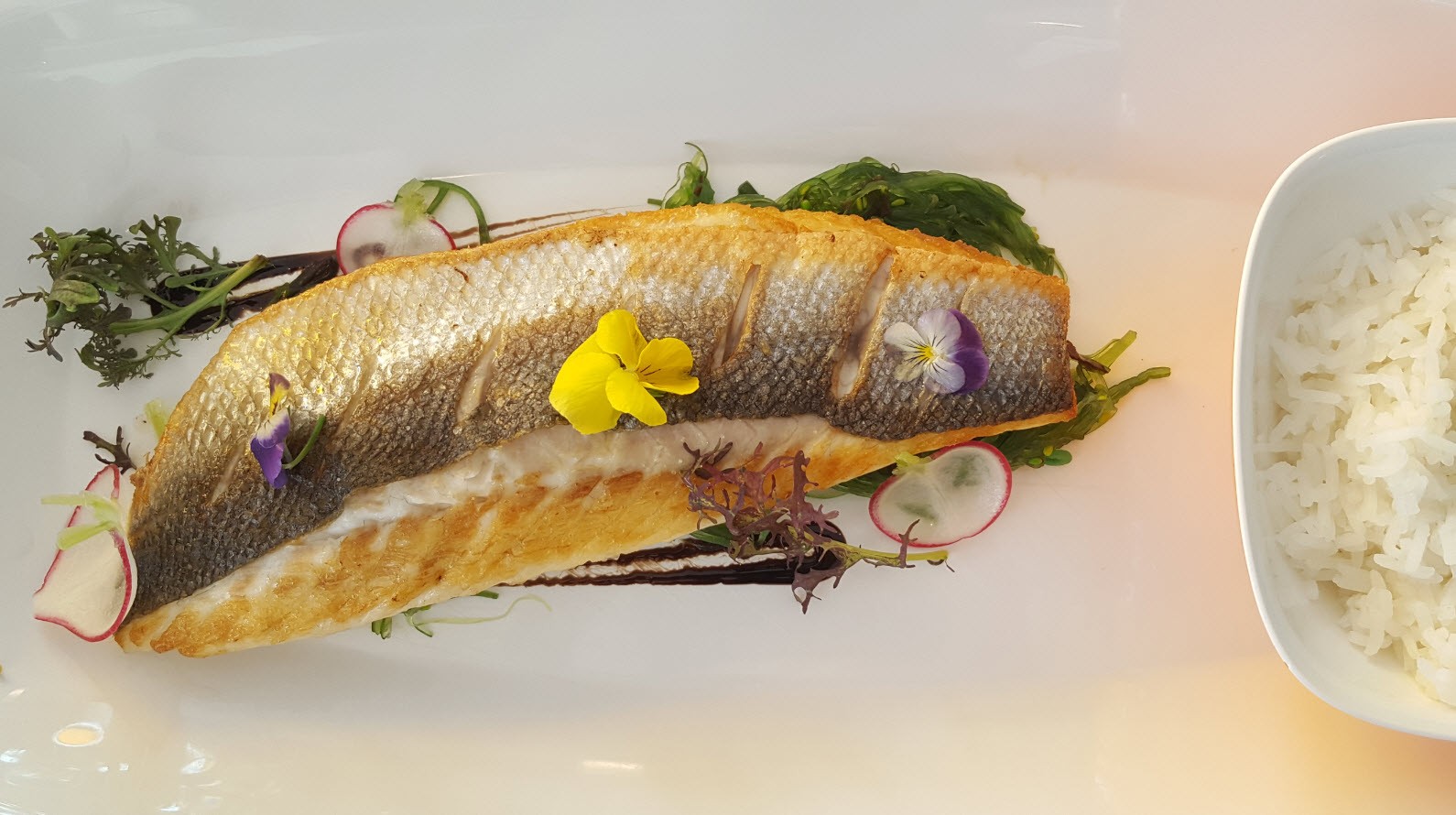 Excellent loup de mer avec riz au jasmin Excellent loup de mer avec riz au jasmin
