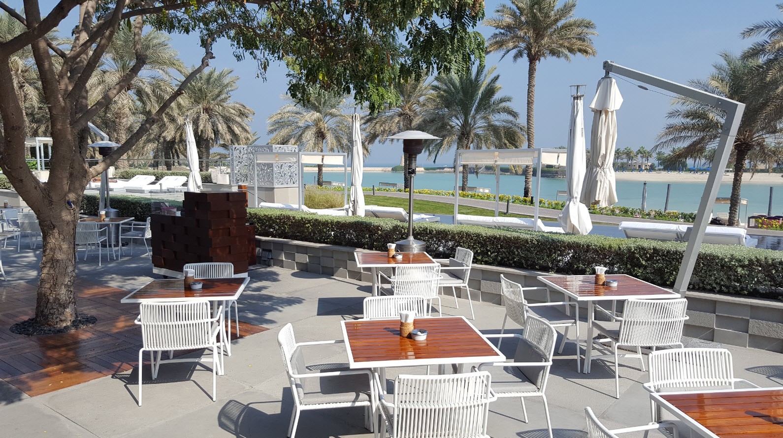 Terrasse Thai bord piscine Terrasse Thai bord piscine