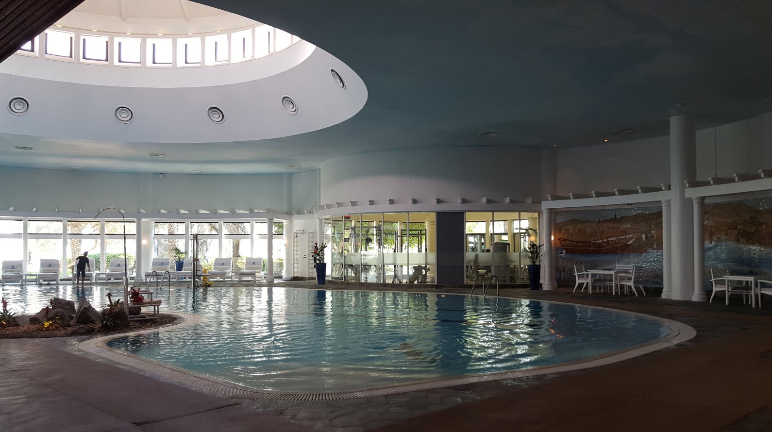 Grande piscine interieure Grande piscine interieure