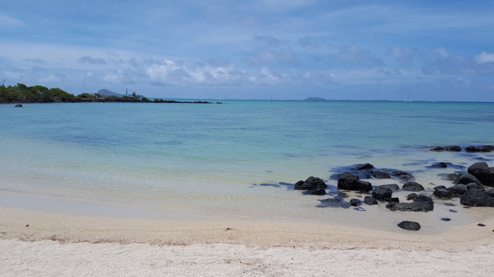Plage de sable blanc et eau turquoise Plage de sable blanc et eau turquoise