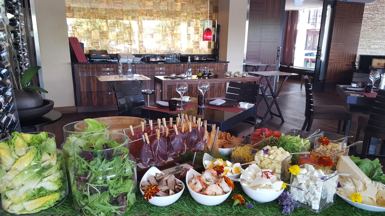Steakhouse Le Grill et son bar a salade a Geneve Steakhouse Le Grill et son bar a salade a Geneve