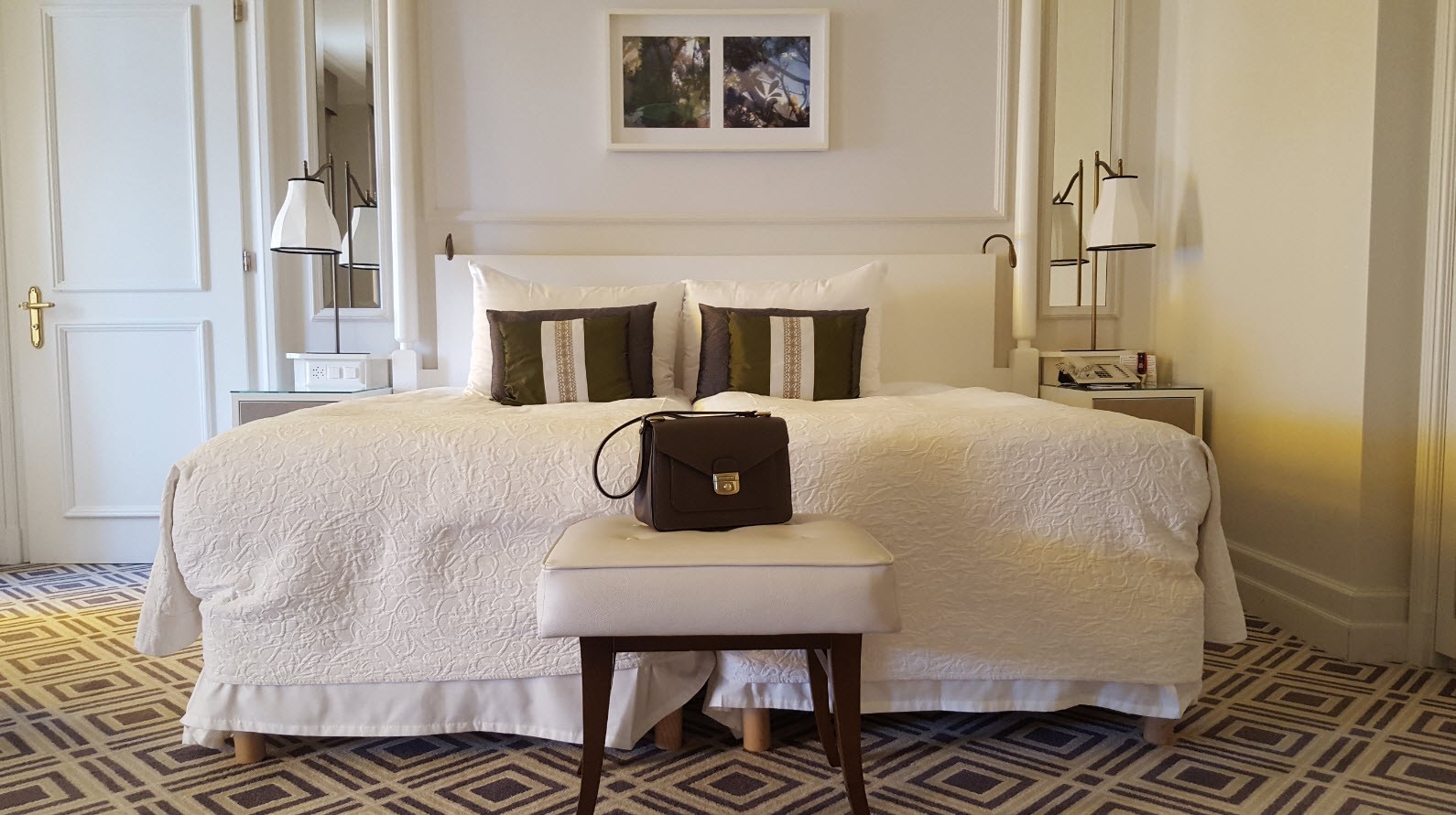 Sac Longchamp devant mon grand lit Sac Longchamp devant mon grand lit