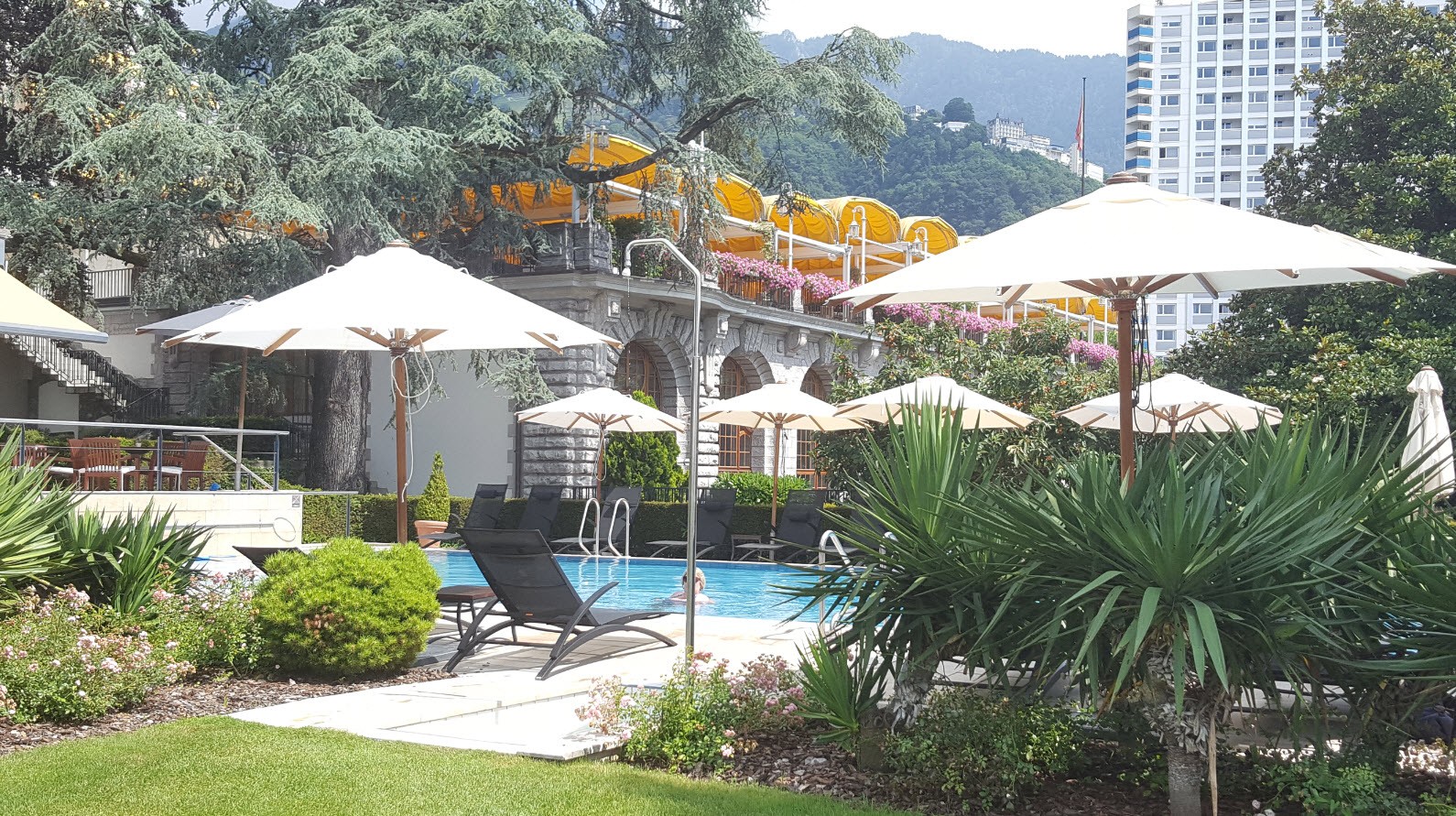 Piscine exterieure Fairmont Le Montreux Palace Piscine exterieure Fairmont Le Montreux Palace