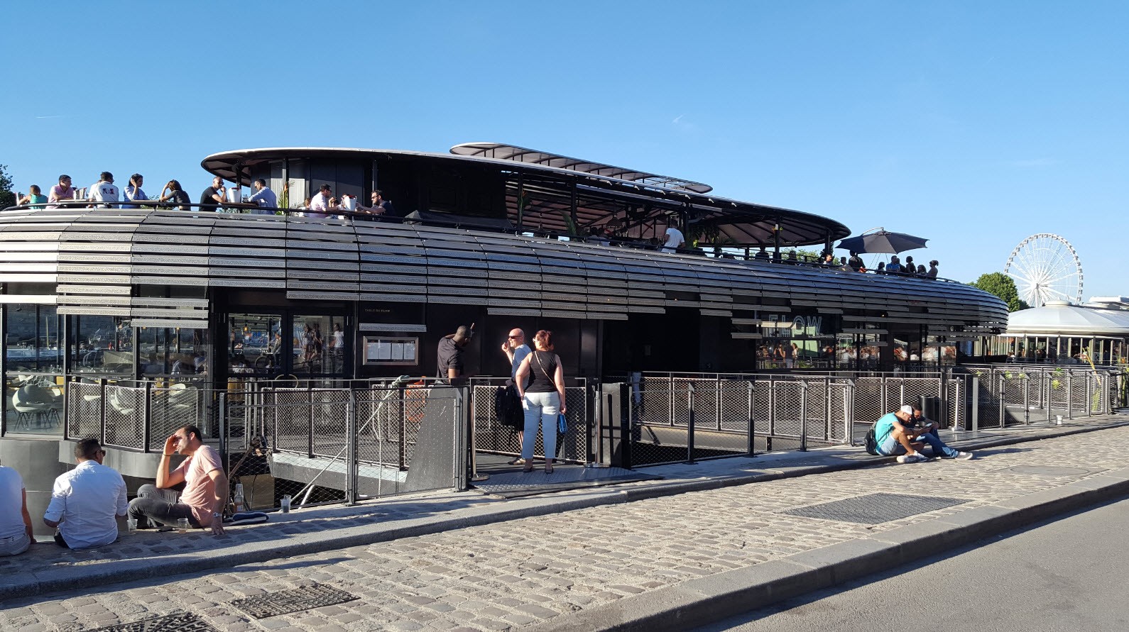 Peniche club restaurant sur la Seine Peniche club restaurant sur la Seine