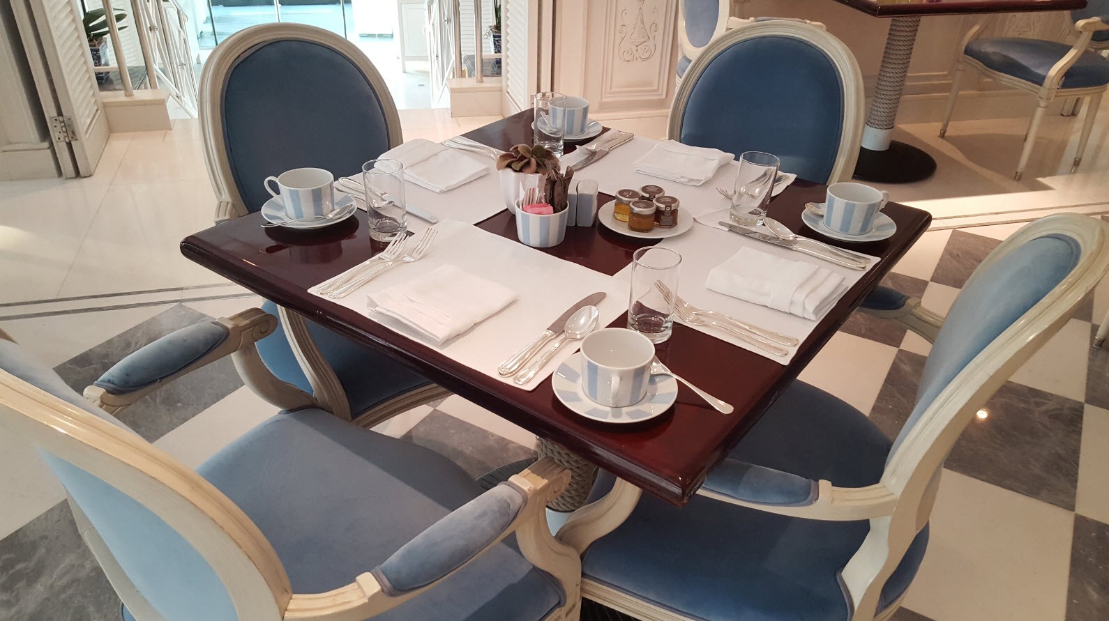 Salle petit dejeuner Salle petit dejeuner
