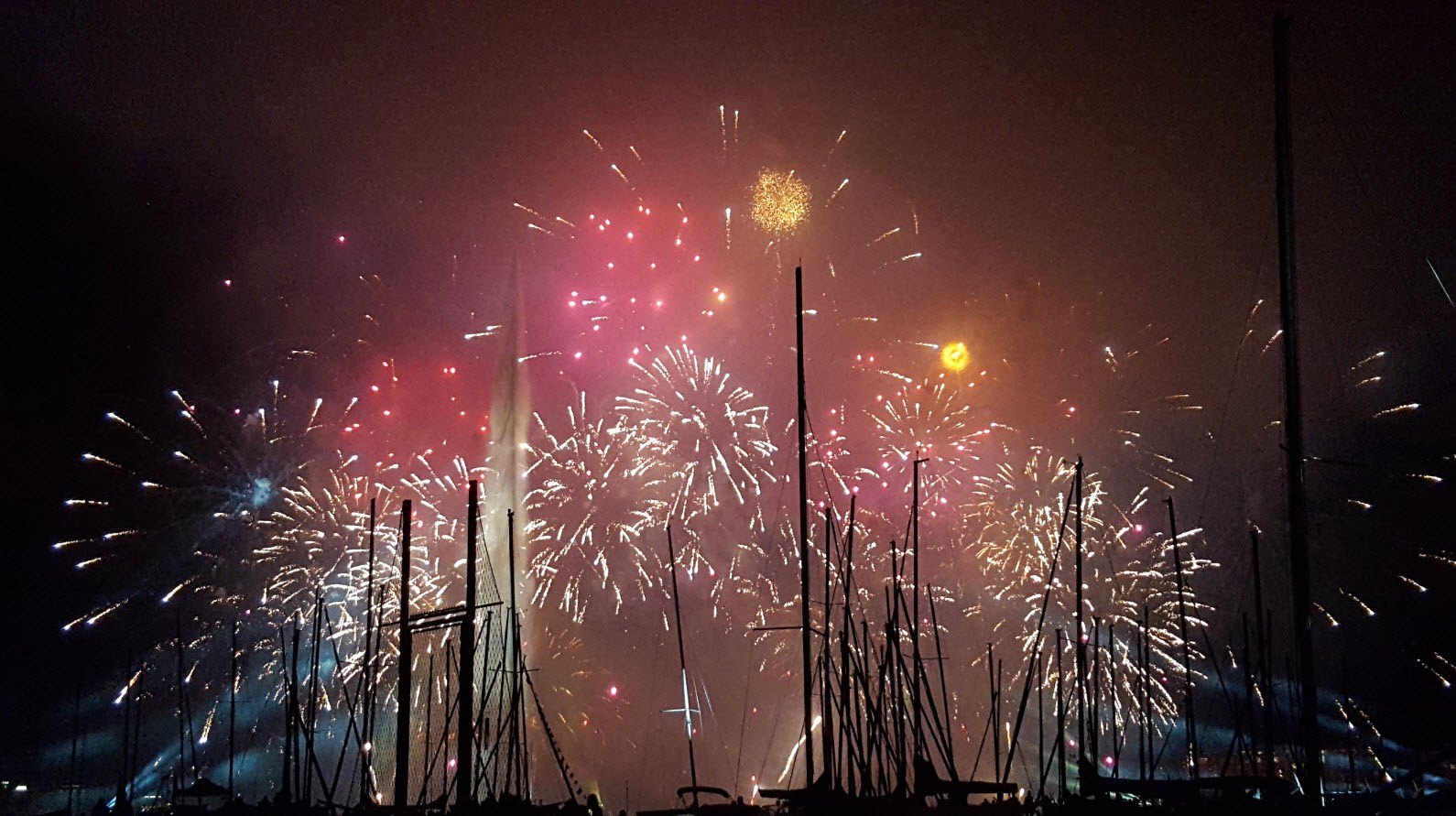 Spectacle pyrotechnique lac leman Genève Spectacle pyrotechnique lac leman Genève