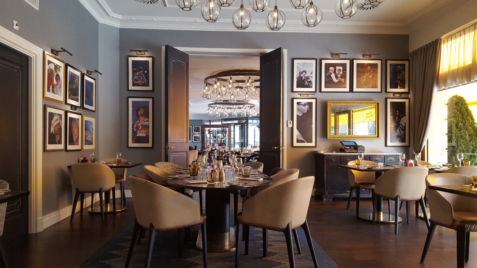 Salle cosy au cafe Salle cosy au cafe