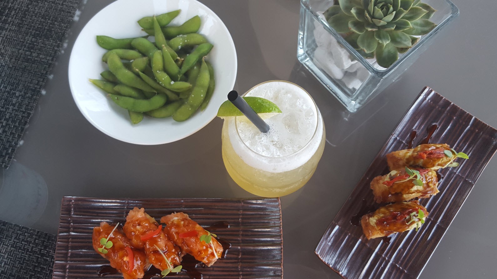 Cocktail Ocha et assortiment d'entrees Cocktail Ocha et assortiment d'entrees