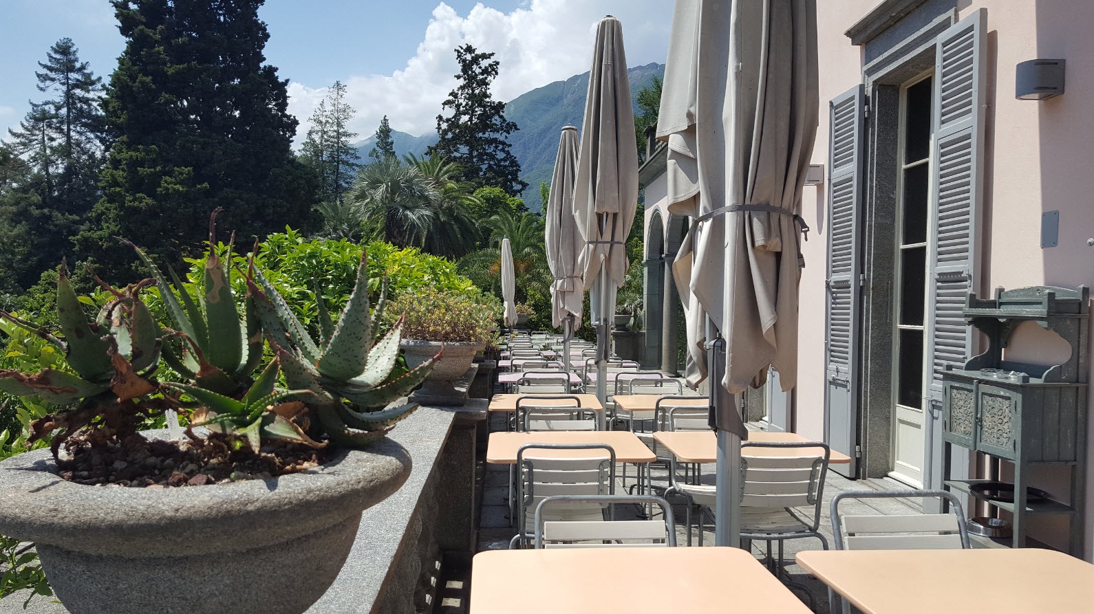 Terrasse du restaurant de l'Ile Terrasse du restaurant de l'Ile