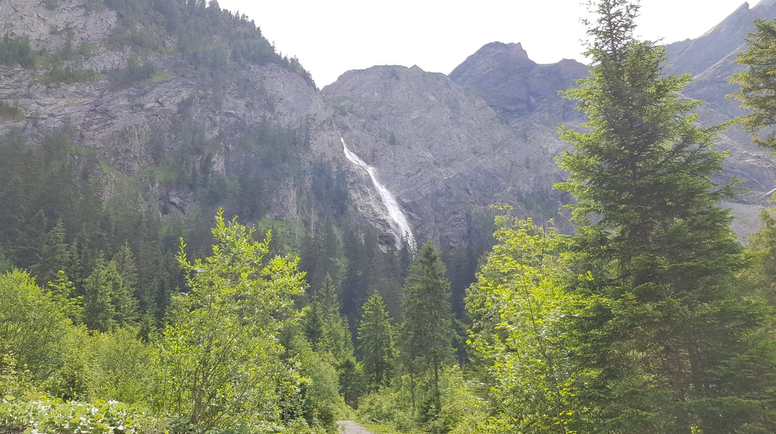 Balade facile famille en suisse Balade facile famille en suisse