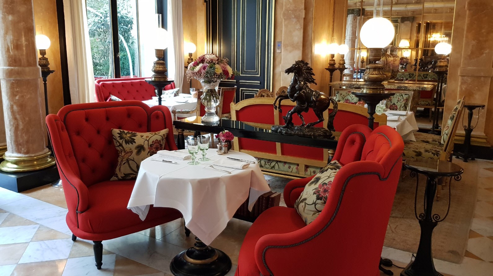 La Réserve Paris Hôtel La Réserve Paris Hôtel